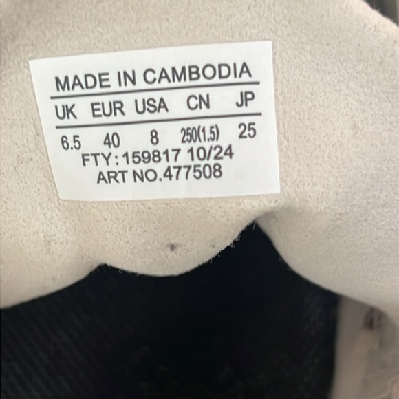 Salomon Black and Pink Athletic Shoes for Outdoor Adventures
TECHAMPHIBIAN 5 - Picture 8 of 9